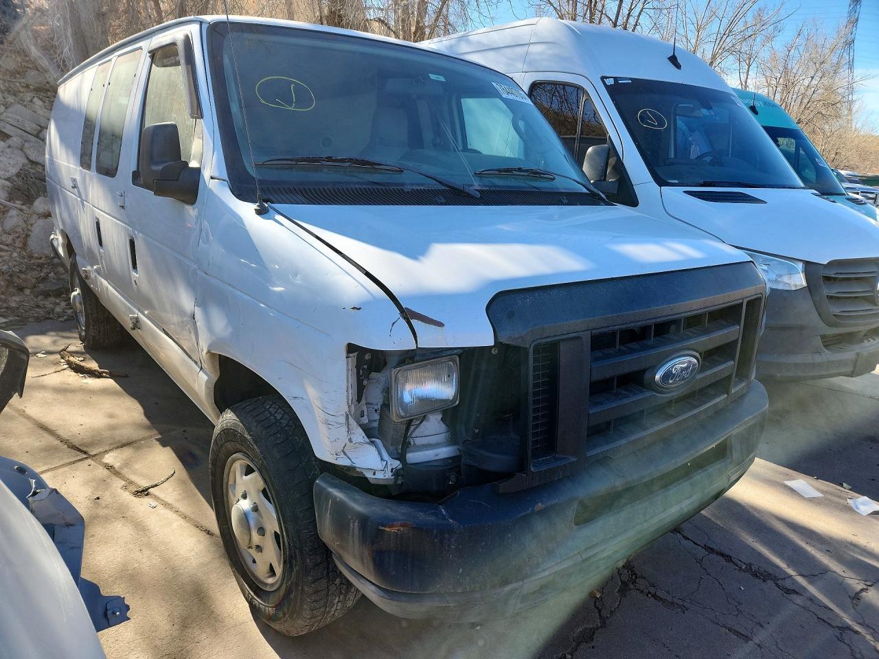 2011 Ford Econoline E250 Van - Фото 4