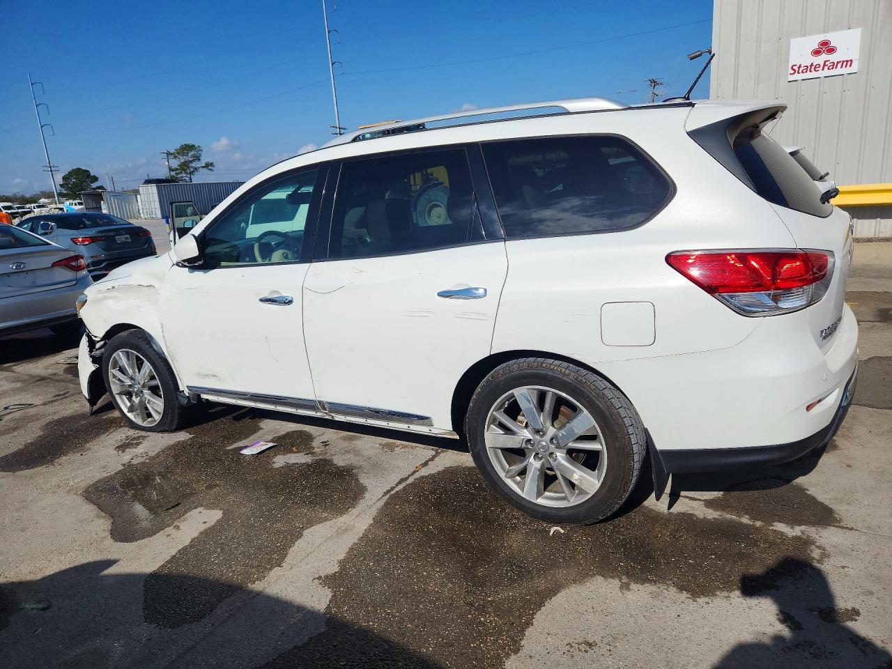 2013 Nissan Pathfinder S - Image 2