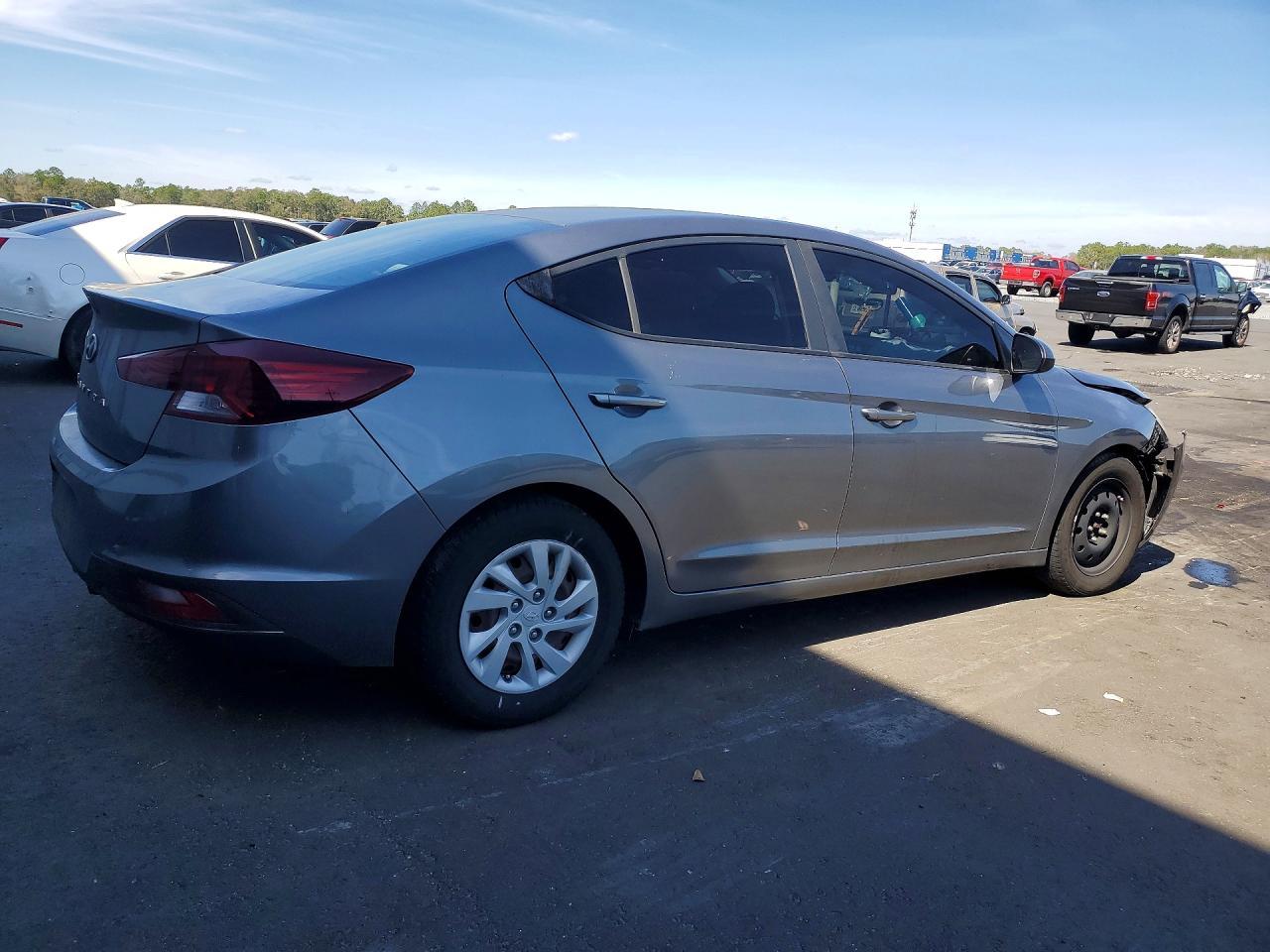 2019 Hyundai Elantra Se - Image 3