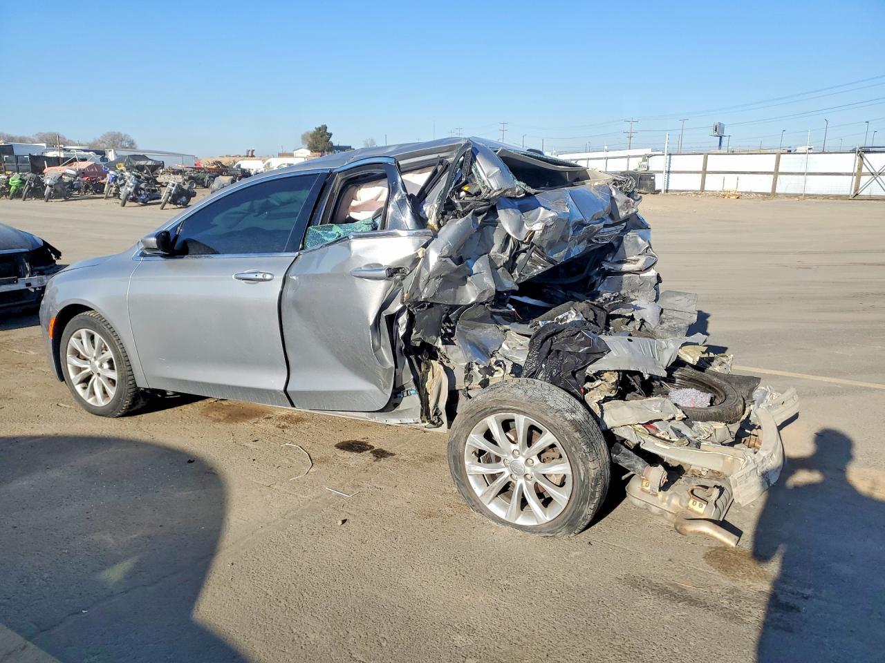 2015 Chrysler 200 C - Фото 2