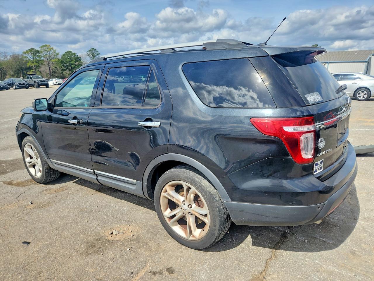 2015 Ford Explorer Limited - Image 2