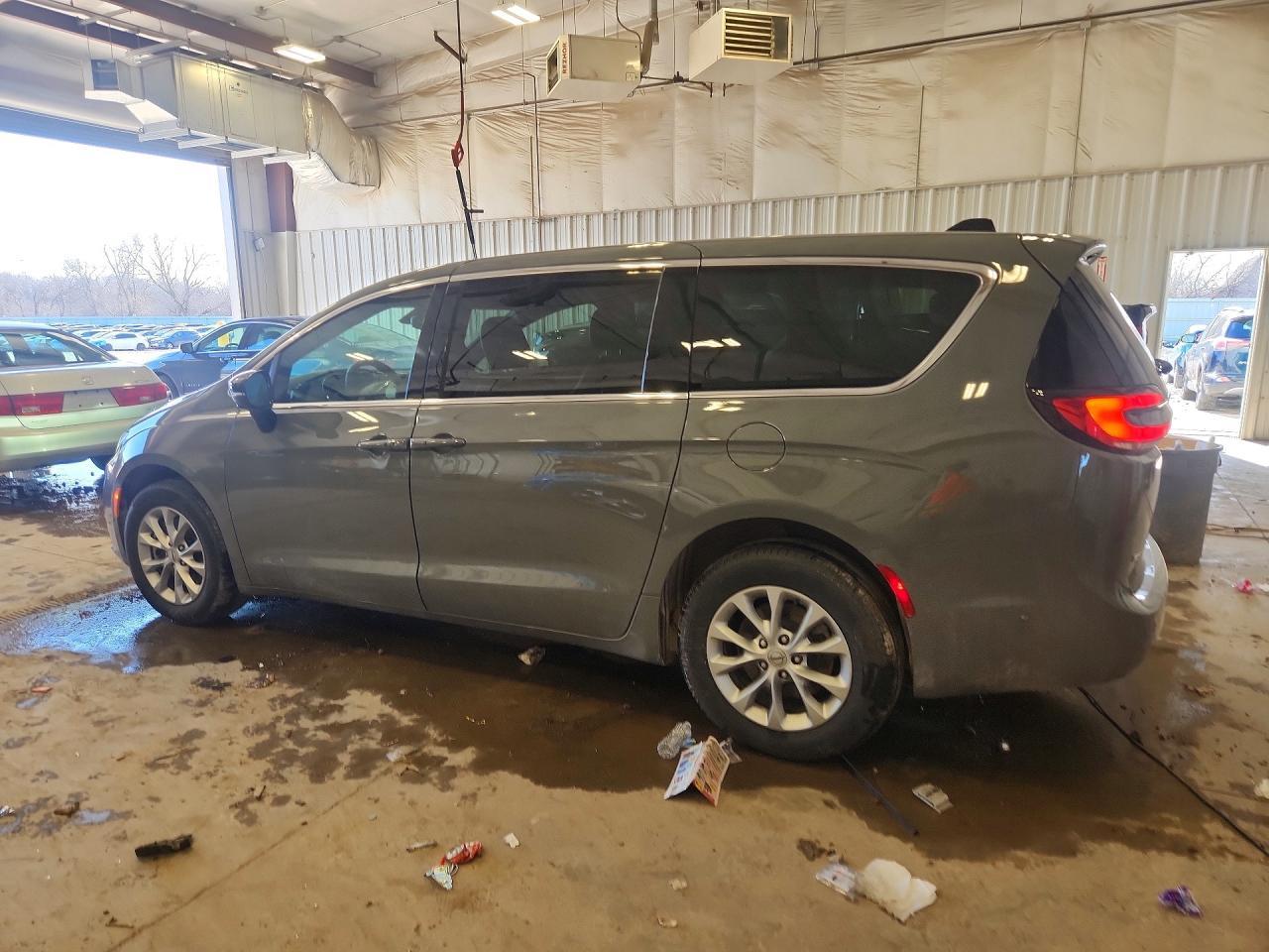 2025 Chrysler Pacifica Select - Image 2