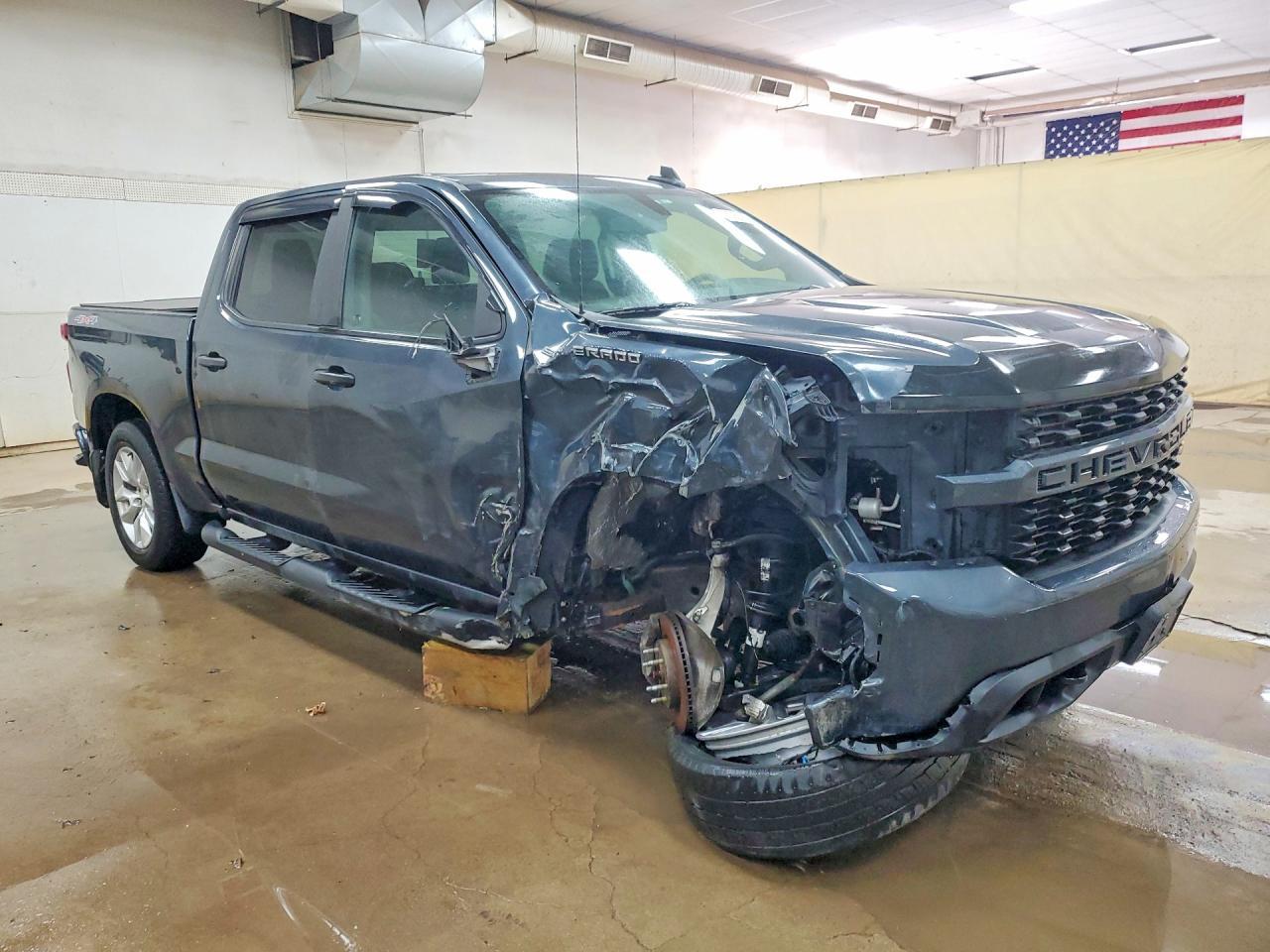2019 Chevrolet Silverado K1500 Custom - Фото 4