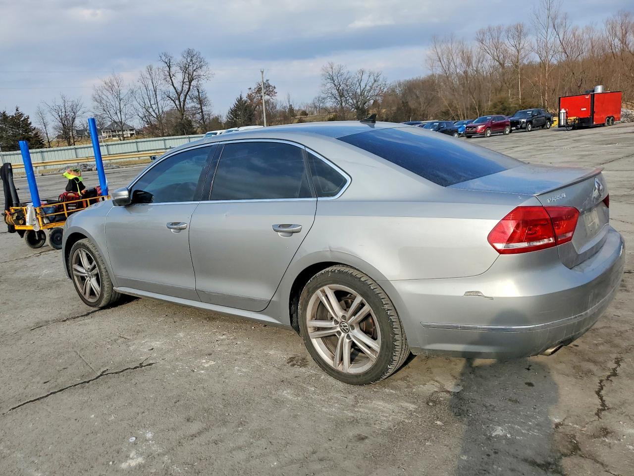 2013 Volkswagen Passat Sel - Image 2