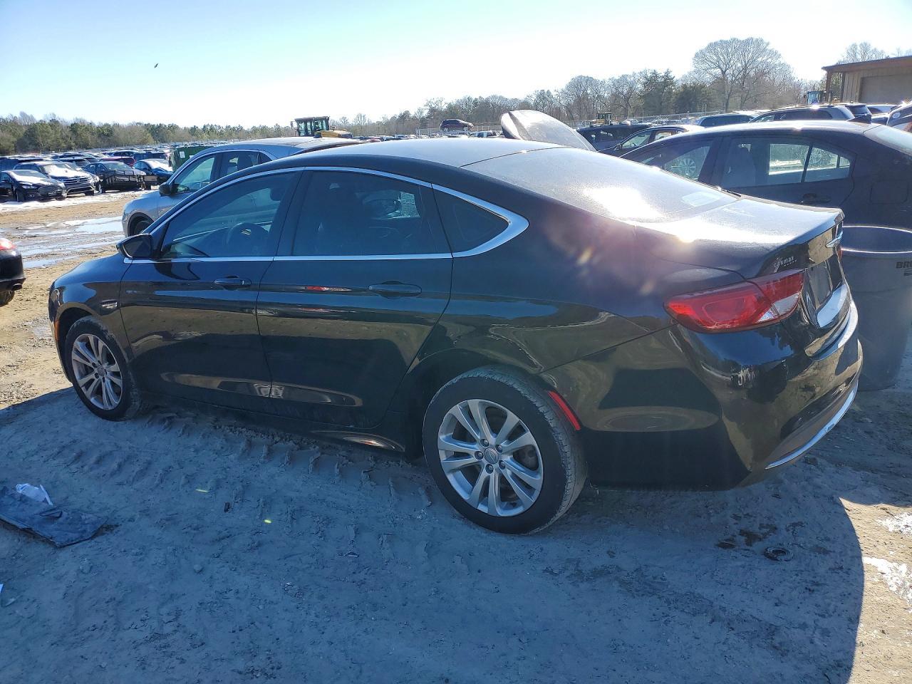 2015 Chrysler 200 Limited - Фото 2