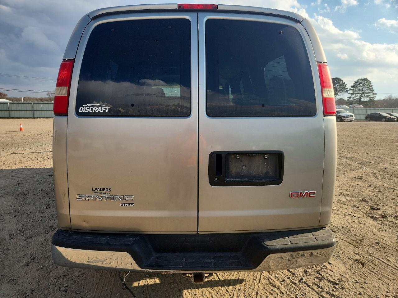 2004 GMC Savana G1500 - Image 6
