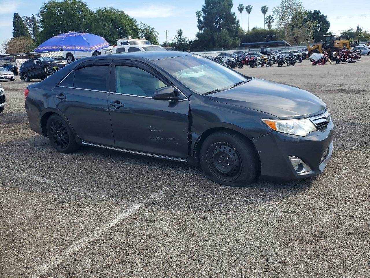 2014 Toyota Camry Le - Image 4