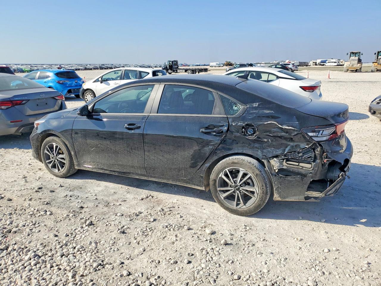 2024 Kia Forte Lxs - Image 2