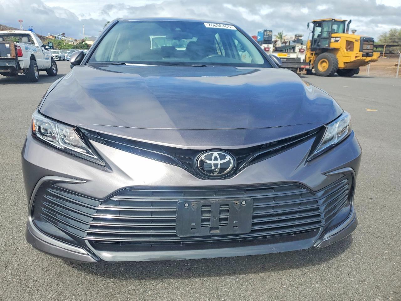 2022 Toyota Camry Le - Фото 5