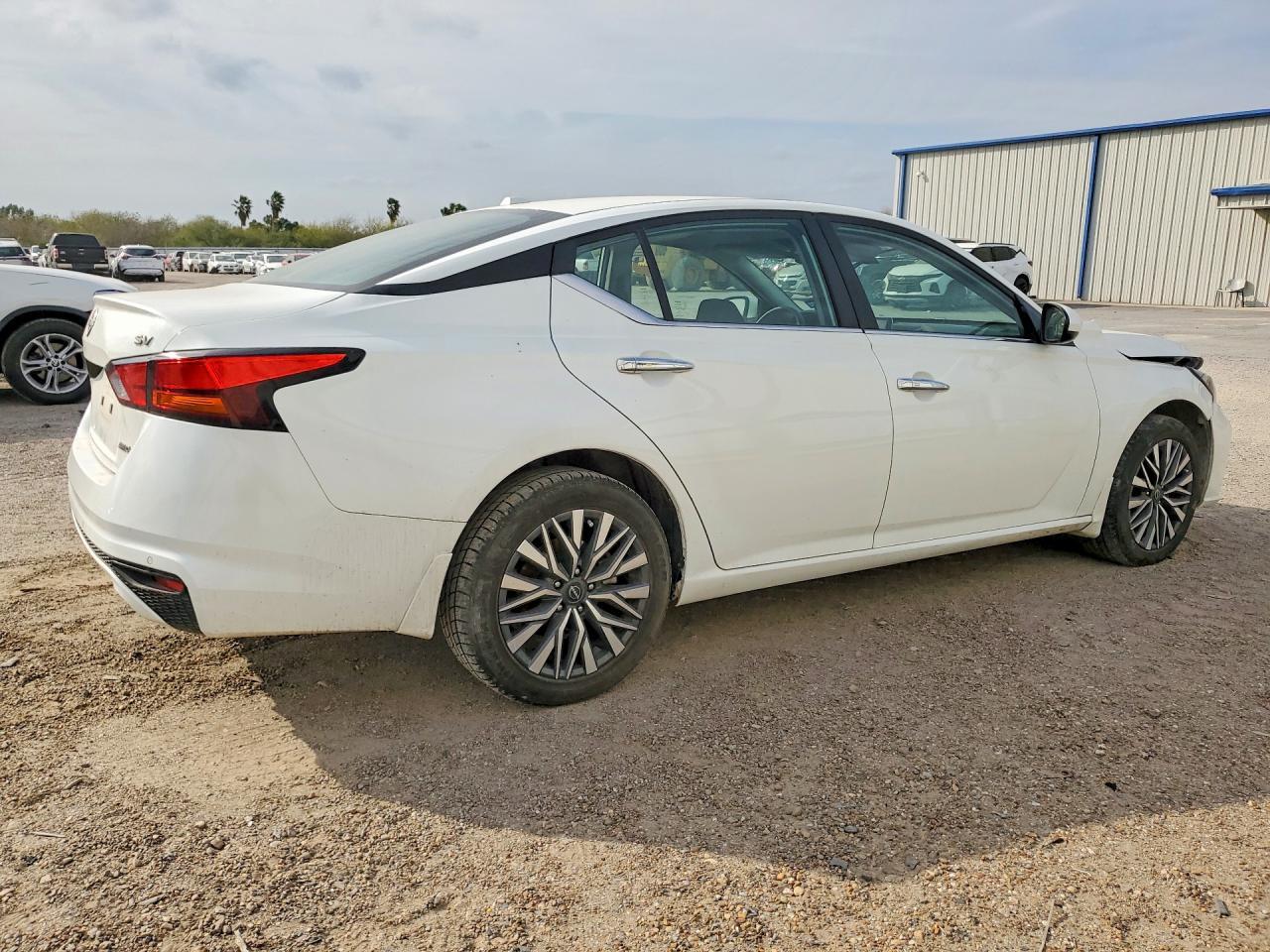 2023 Nissan Altima Sv - Image 3