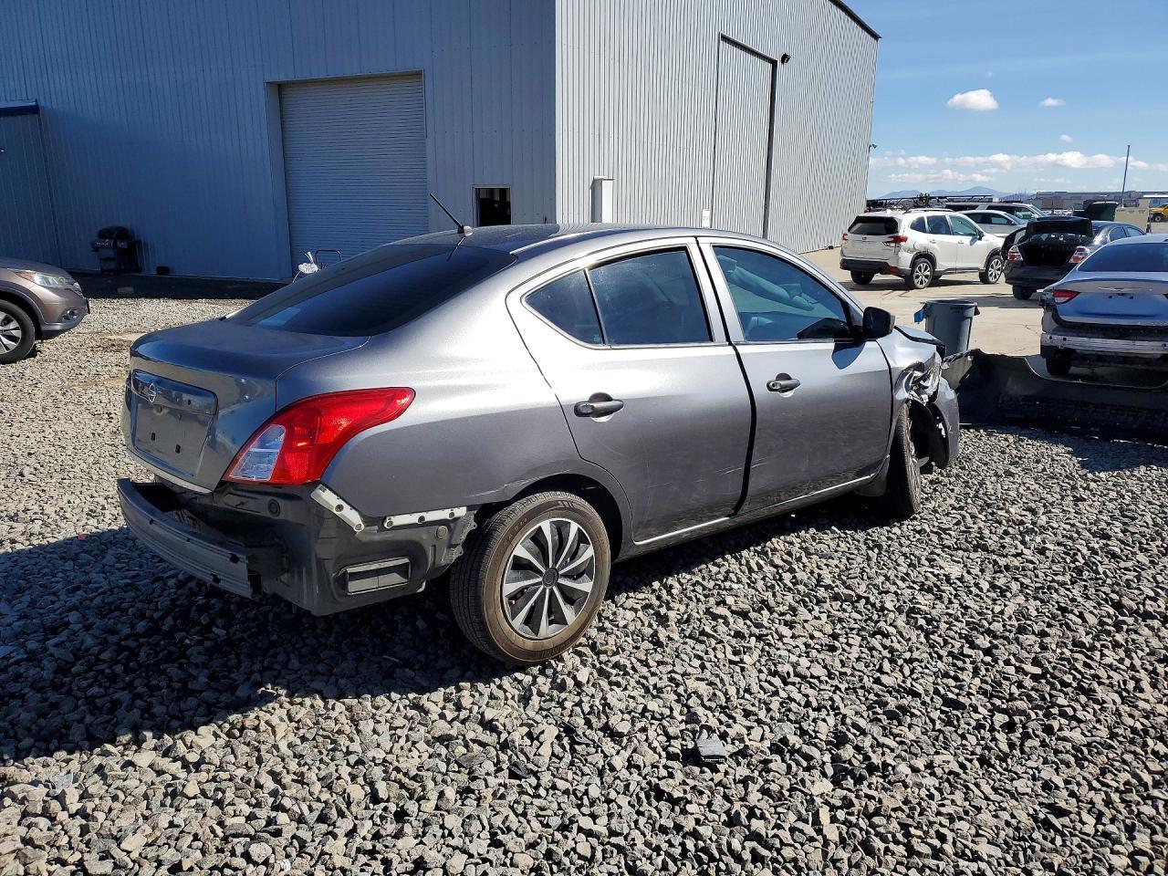 2017 Nissan Versa 1.6 S - Фото 3