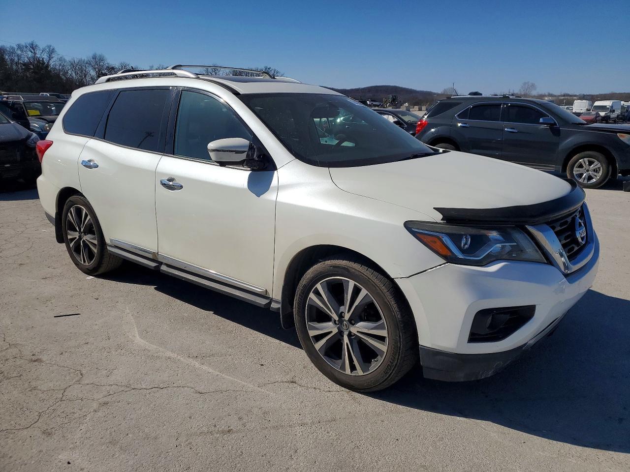 2017 Nissan Pathfinder S - Image 4
