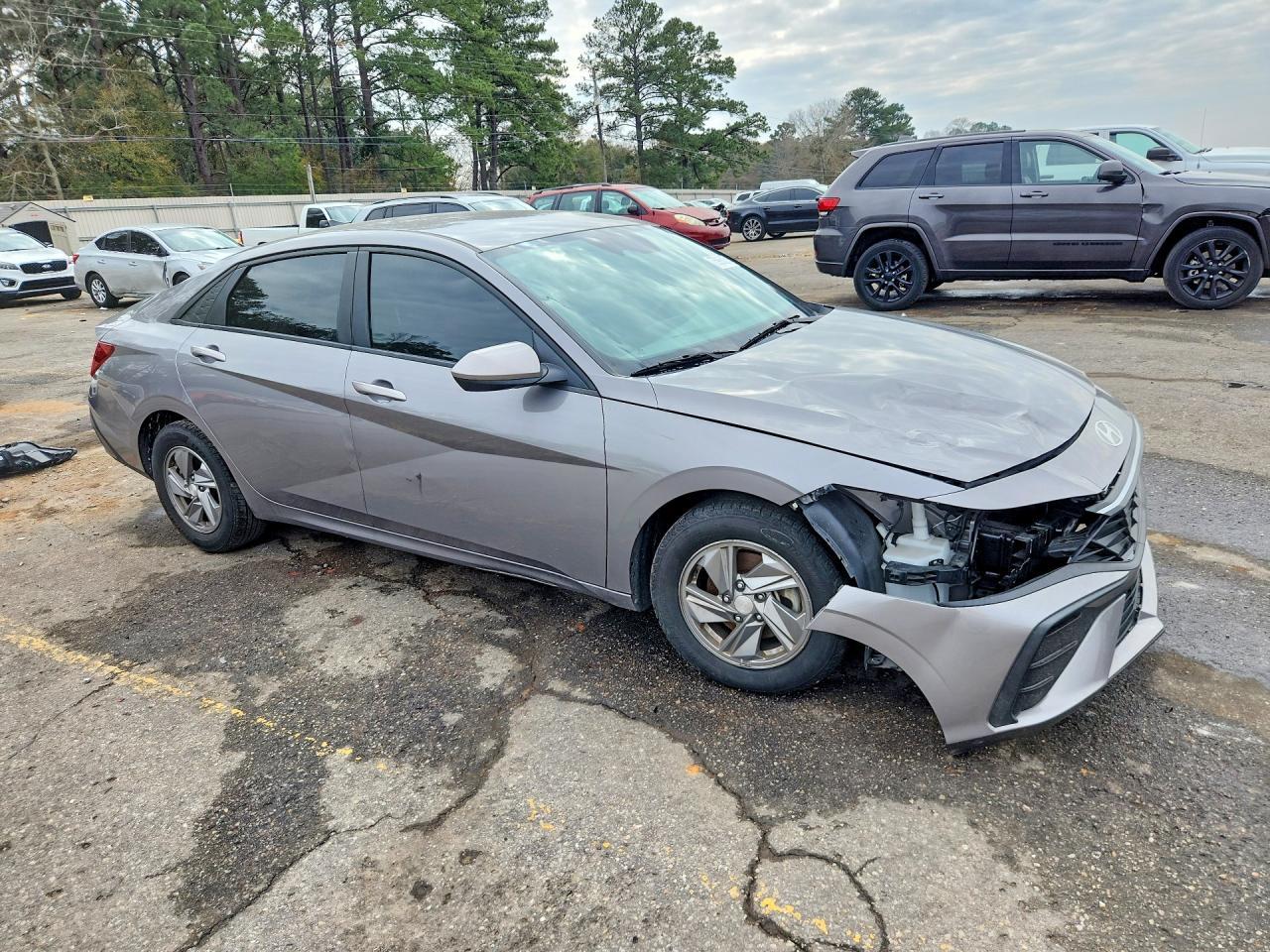 2024 Hyundai Elantra Se - Image 4