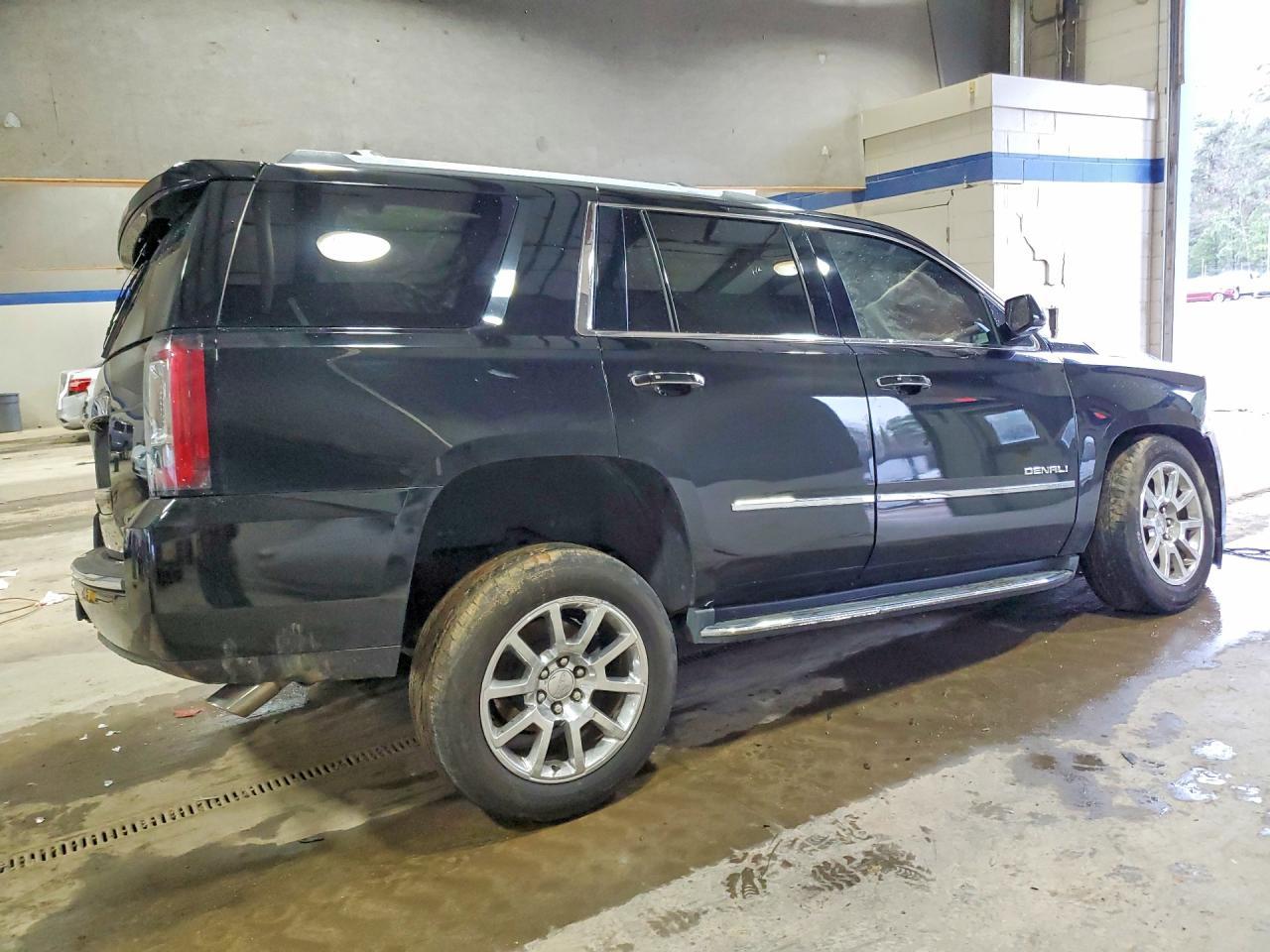 2017 GMC Yukon Denali - Image 3