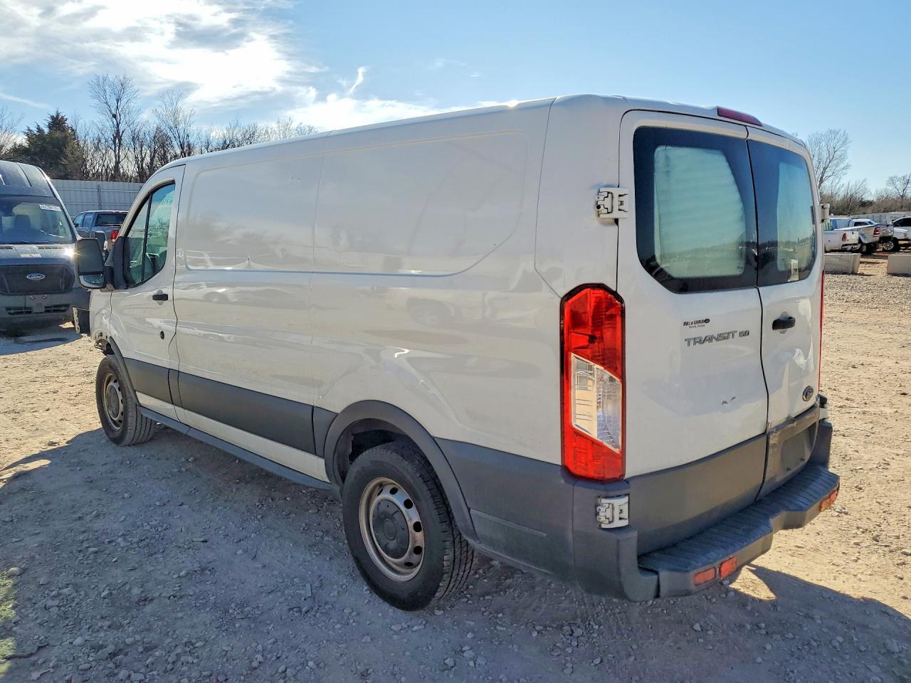 2015 Ford Transit T-150 - Фото 2
