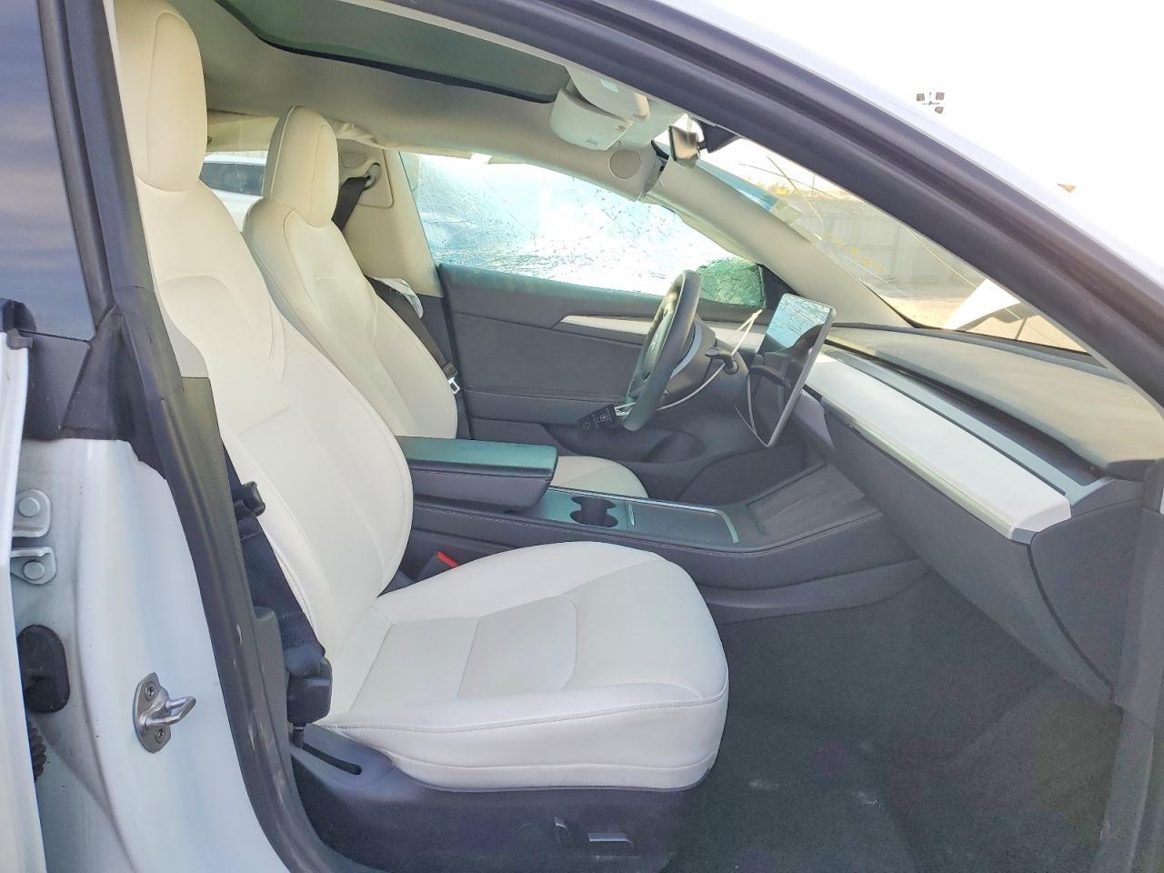 2022 Tesla Model 3 - Image 7