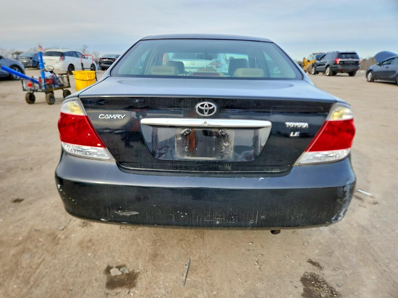 2005 Toyota Camry Le - Image 6