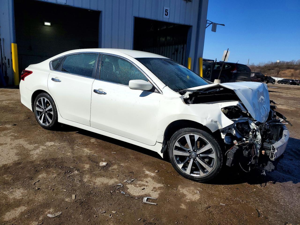 2017 Nissan Altima 2.5 Sr - Image 4