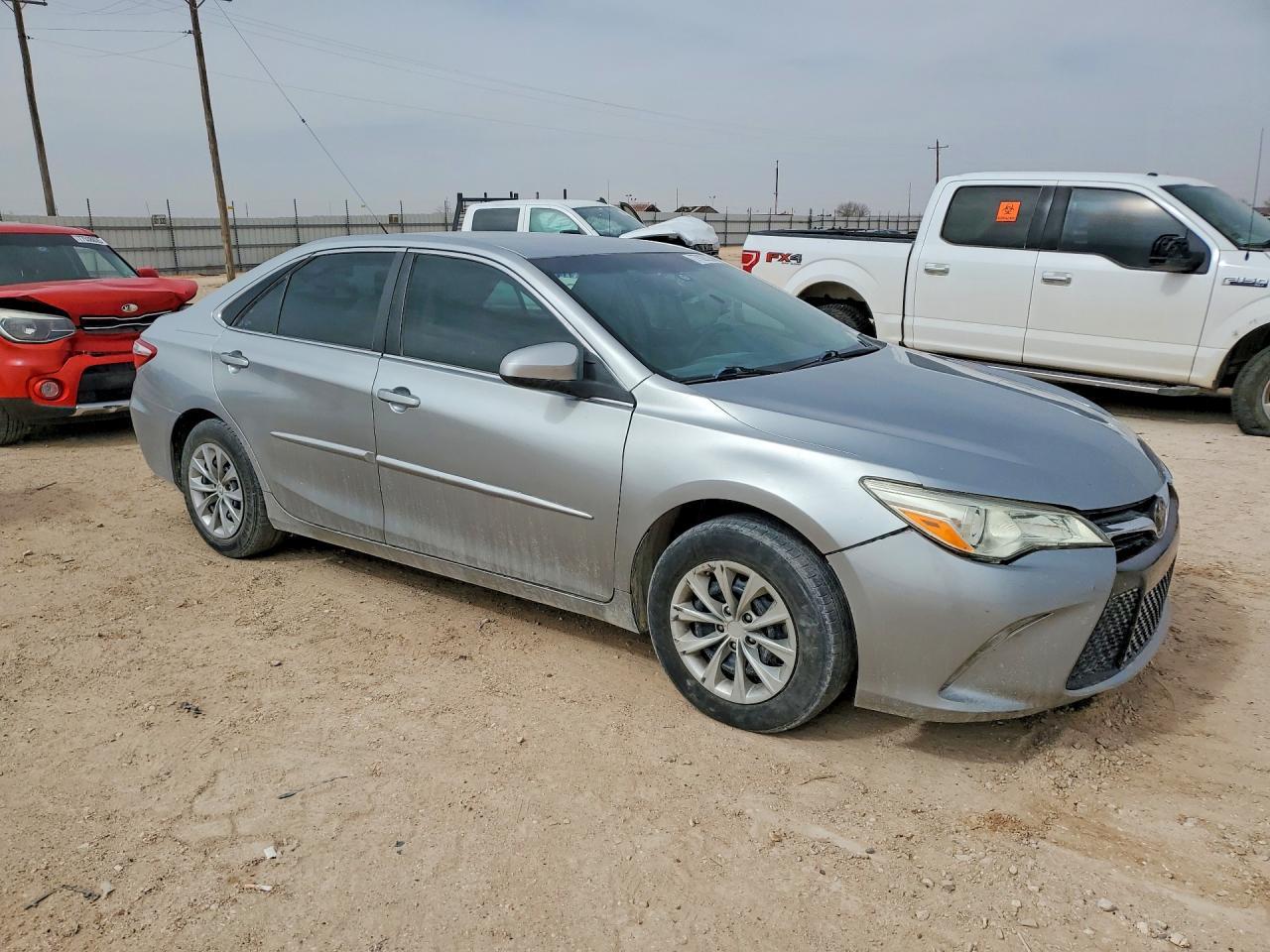 2016 Toyota Camry Le - Фото 4