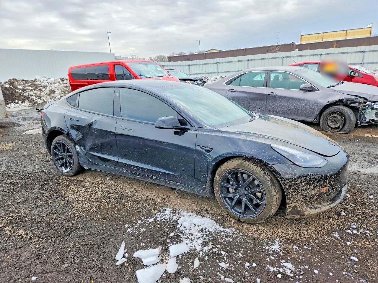 2022 Tesla Model 3 - Image 4