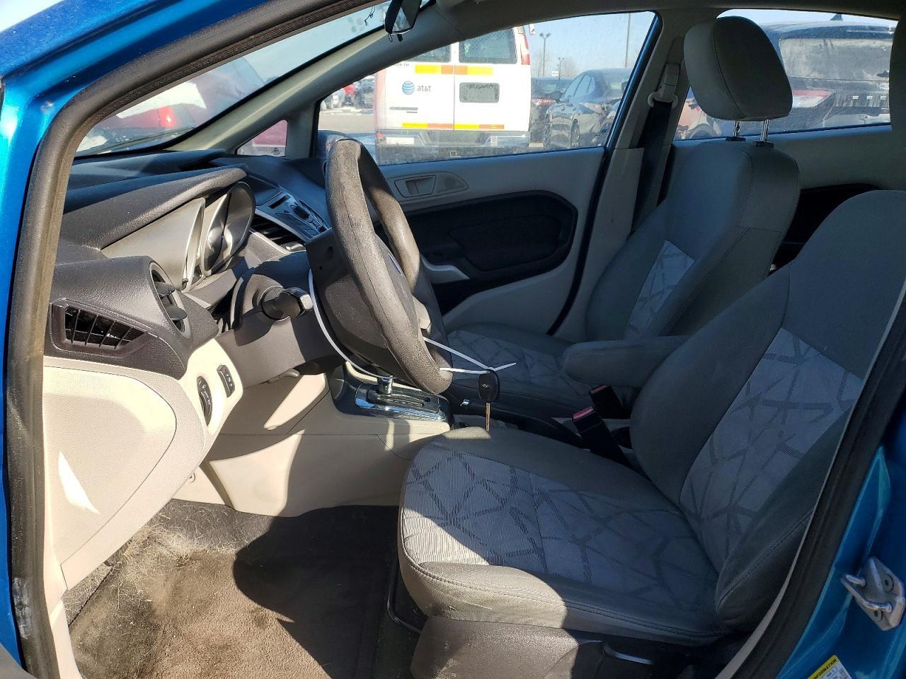 2012 Ford Fiesta Se - Фото 7