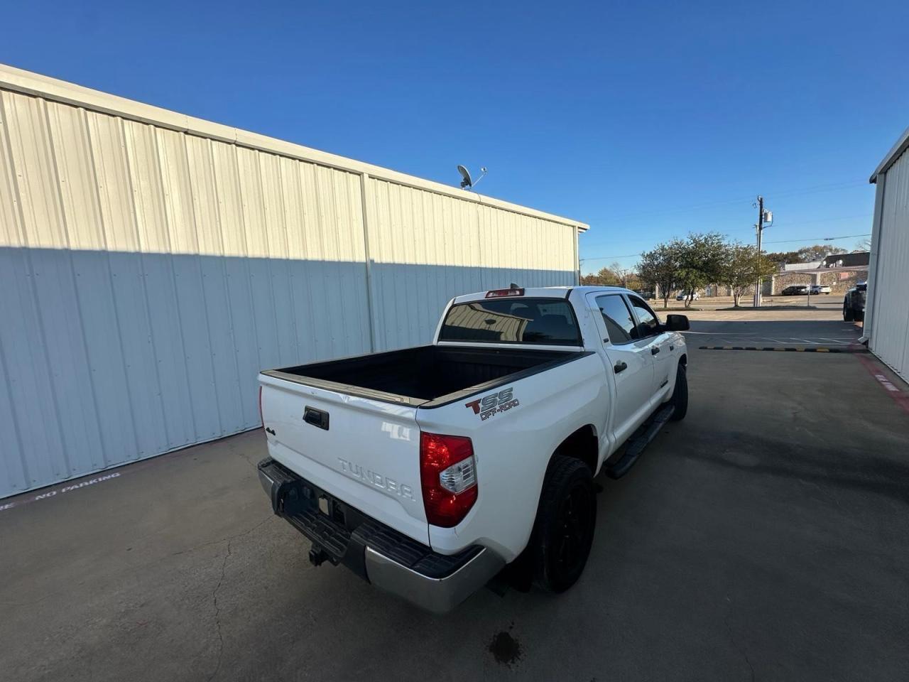 2020 Toyota Tundra Crewmax Sr5 - Image 4