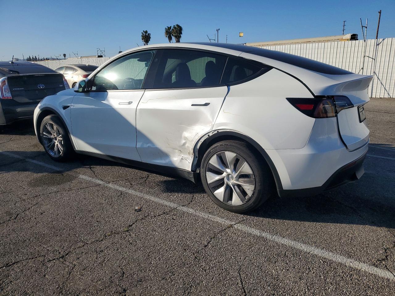 2023 Tesla Model Y - Image 2