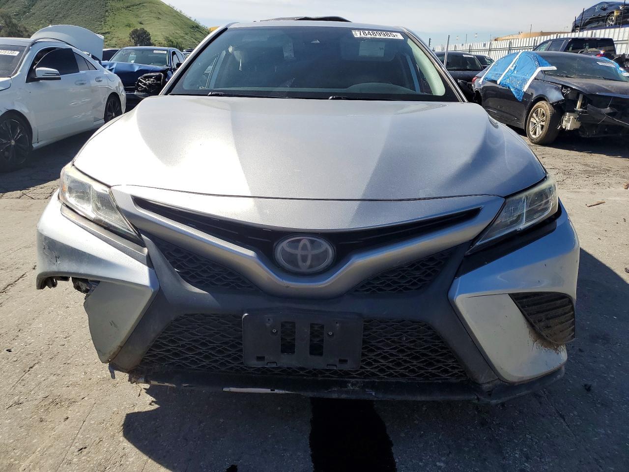 2019 Toyota Camry Se - Фото 5