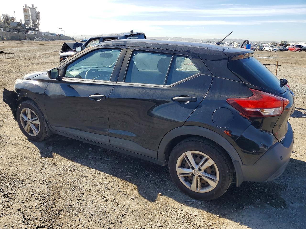 2020 Nissan Kicks S - Фото 2