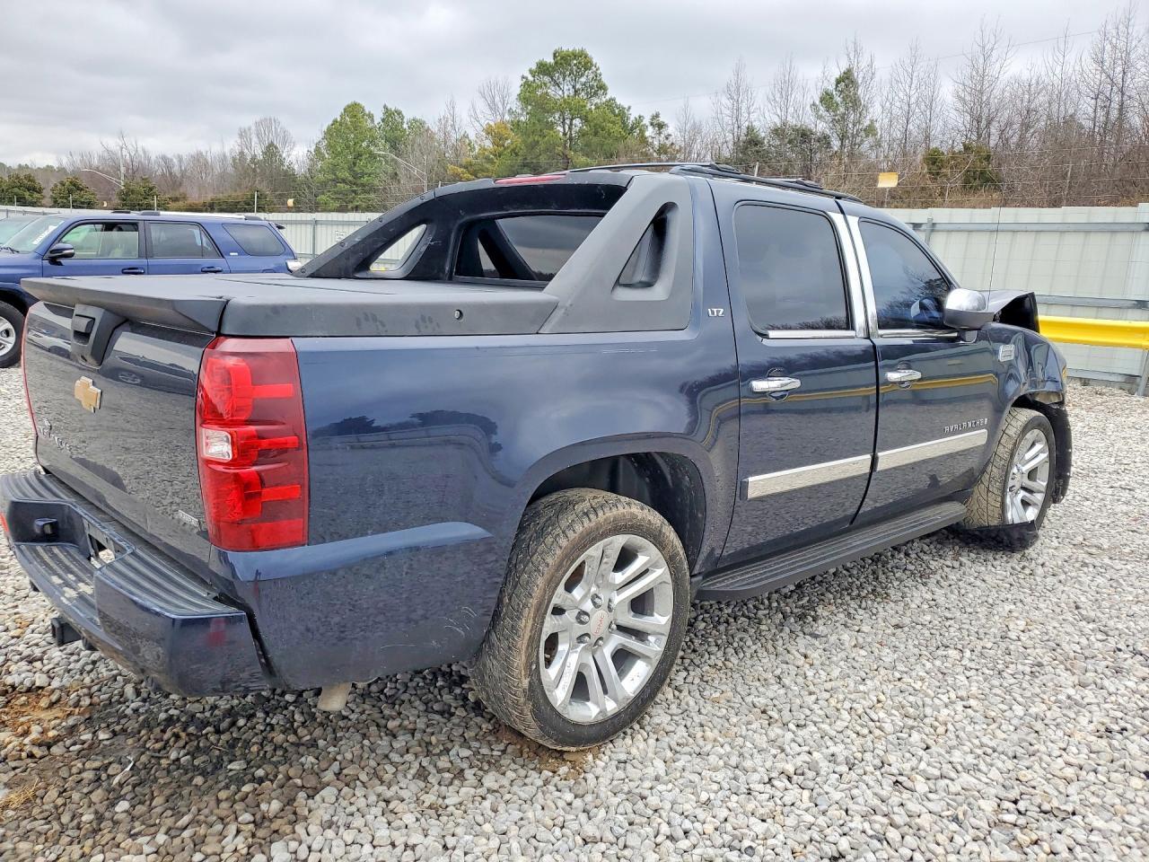 2008 Chevrolet Avalanche C1500 - Image 3