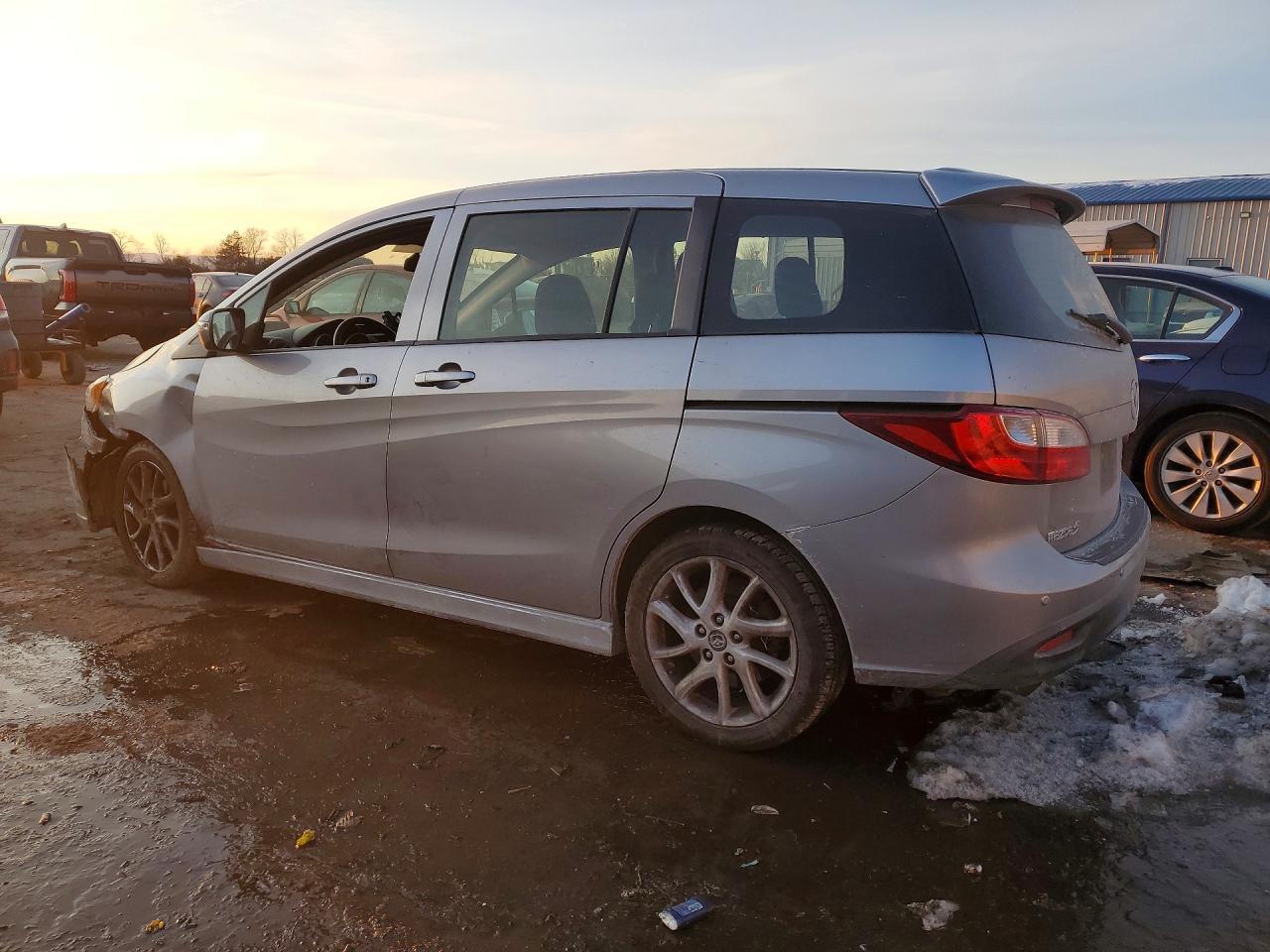 2015 Mazda 5 Touring - Image 2