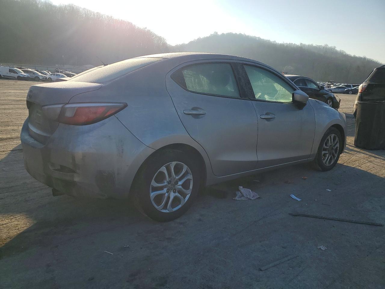 2016 Scion Ia Base - Фото 3