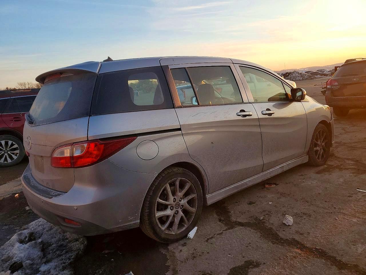 2015 Mazda 5 Touring - Image 3