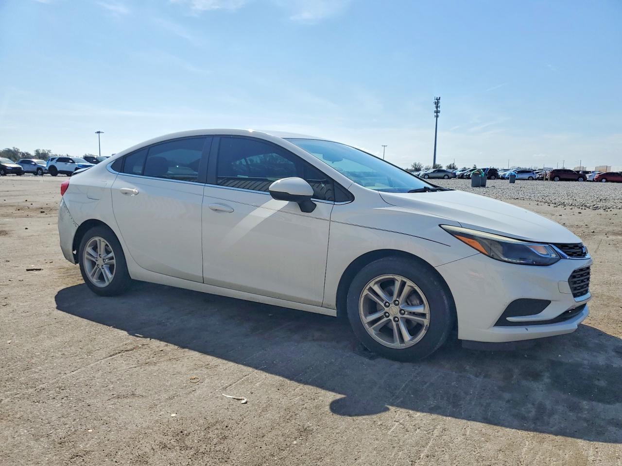 2018 Chevrolet Cruze Lt - Image 4
