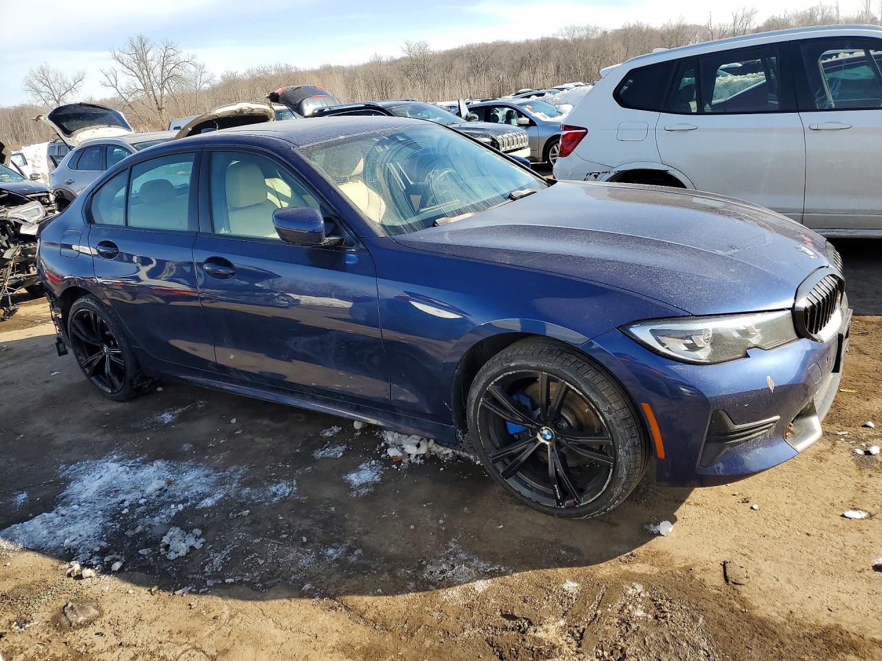2020 BMW 330Xi - Фото 4