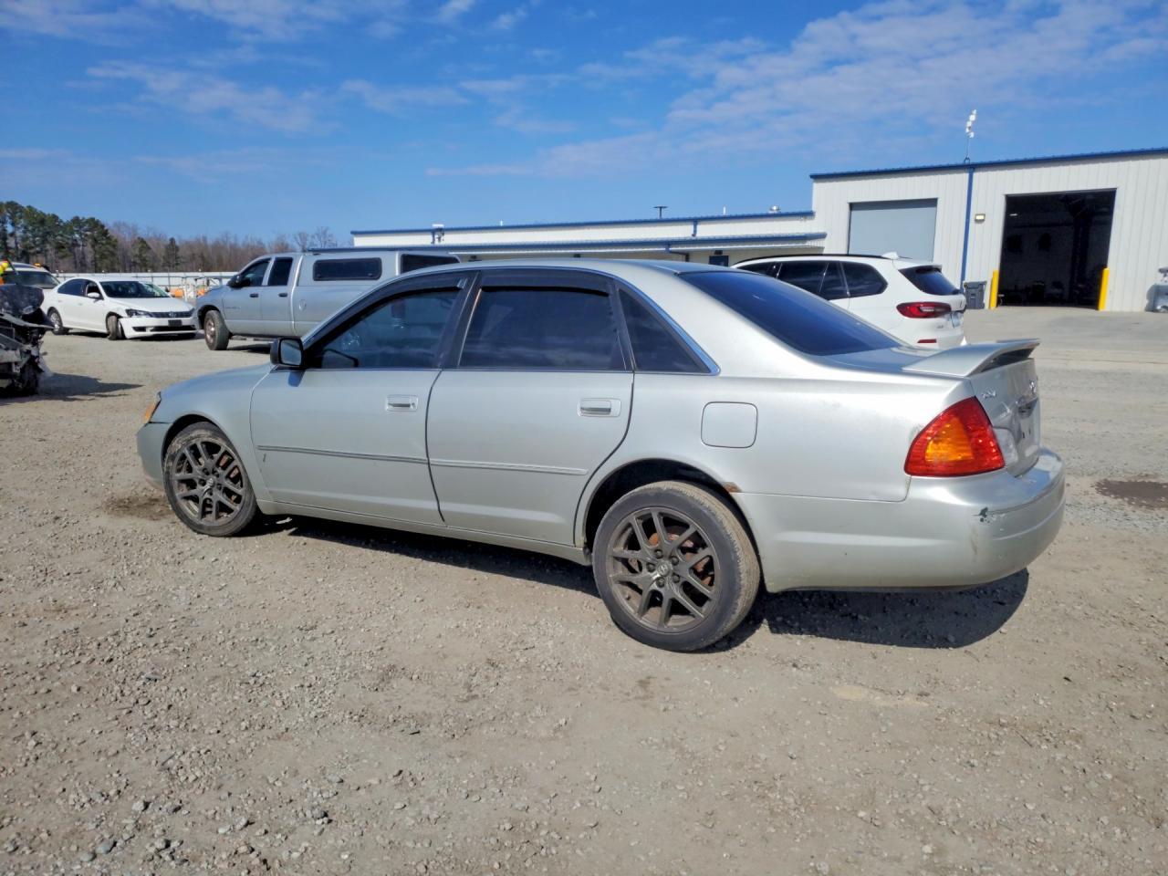 2001 Toyota Avalon Xl - Image 2