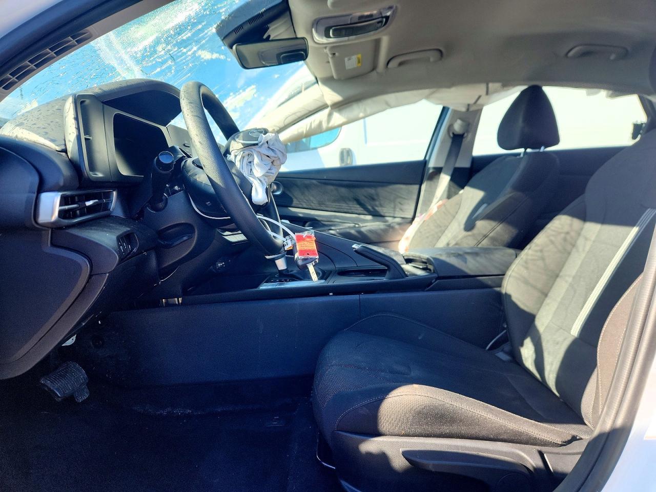 2025 Hyundai Elantra Se - Image 7