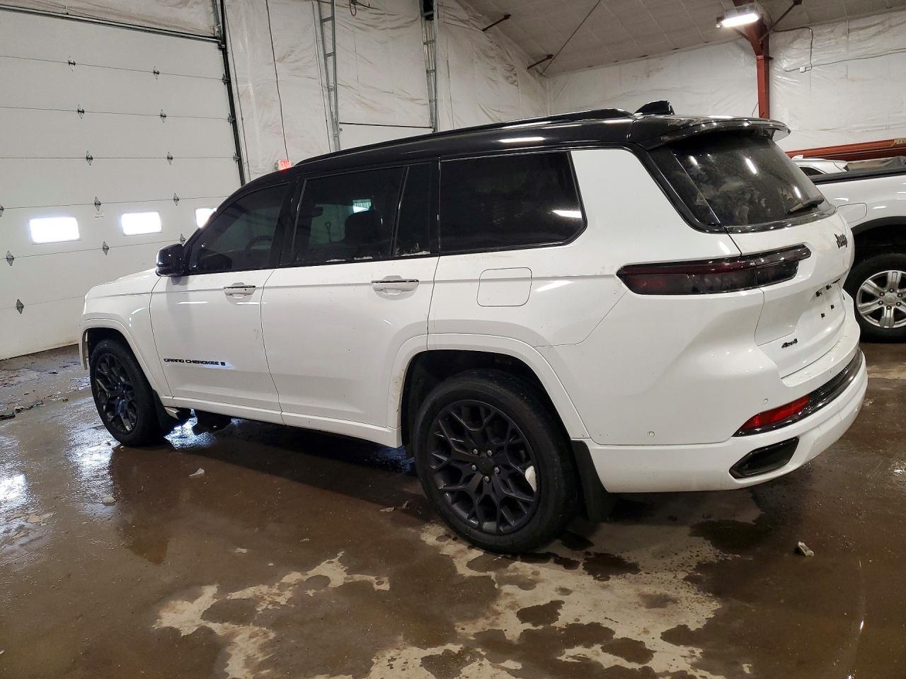 2023 Jeep Grand Cherokee L Summit - Фото 2
