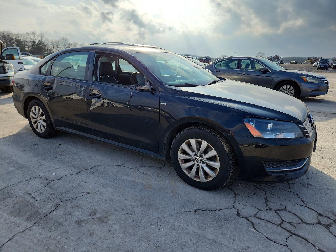2013 Volkswagen Passat S - Фото 4