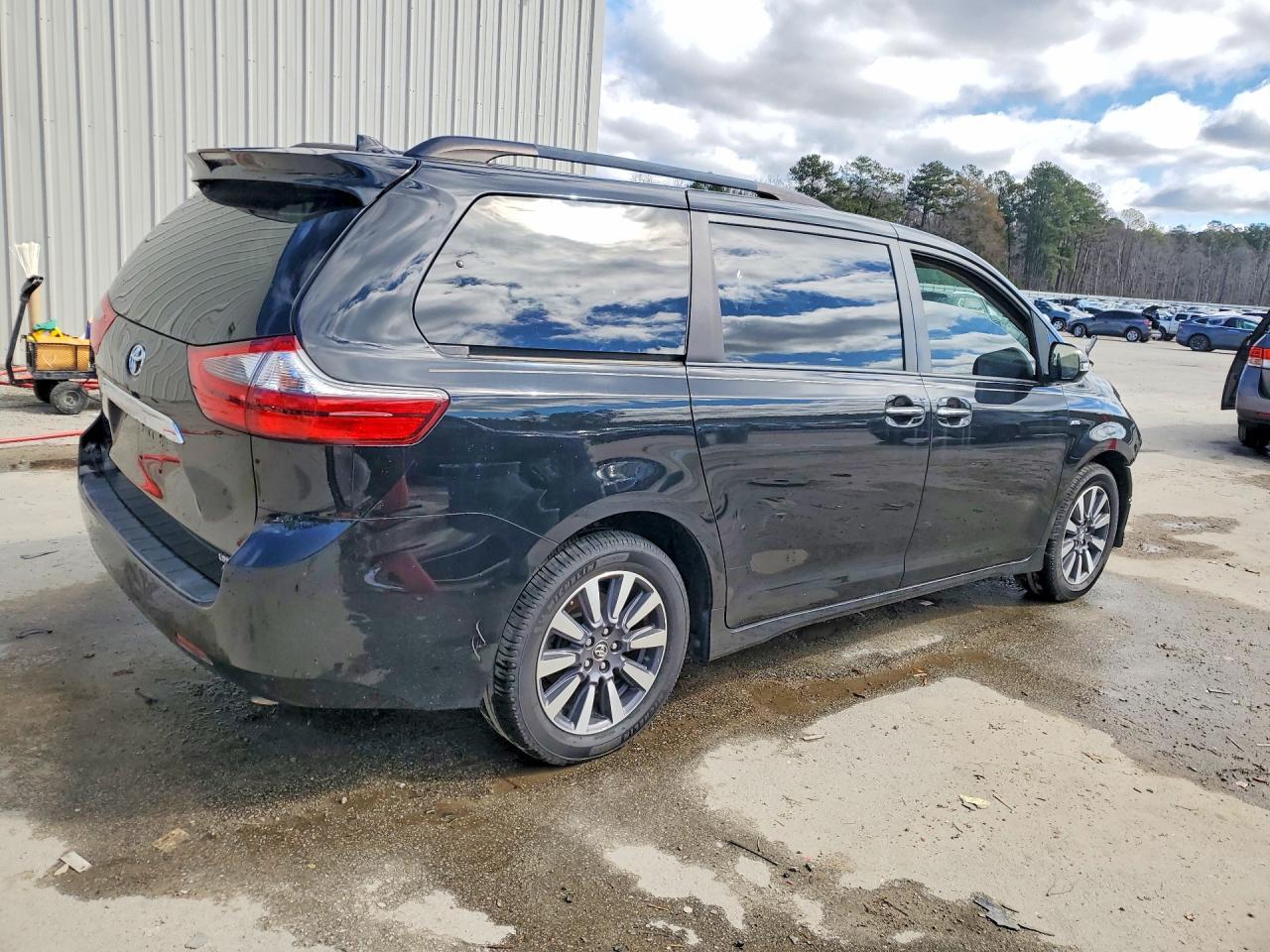 2020 Toyota Sienna Limited Premium 7-Passenger - Фото 3