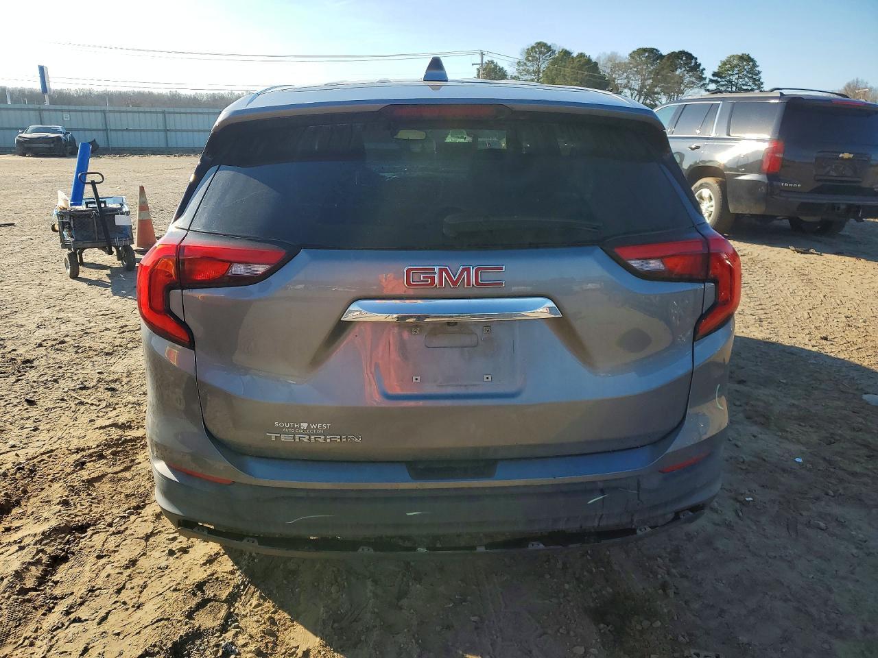 2020 GMC Terrain Sle - Image 6