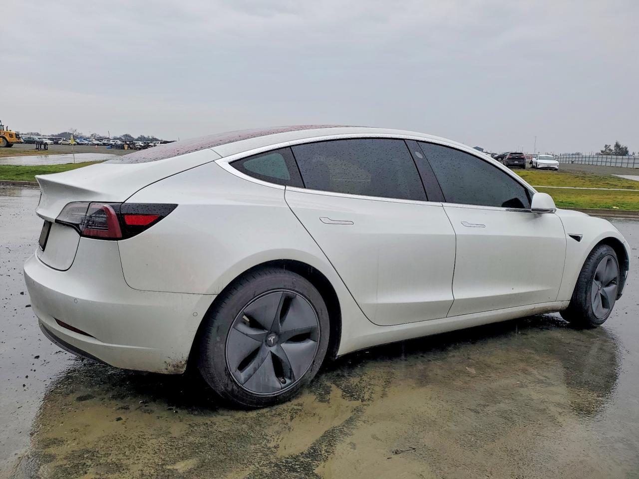2019 Tesla Model 3 - Фото 3