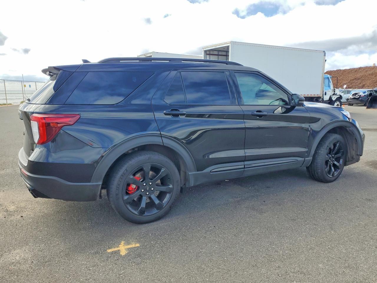 2022 Ford Explorer - Image 3