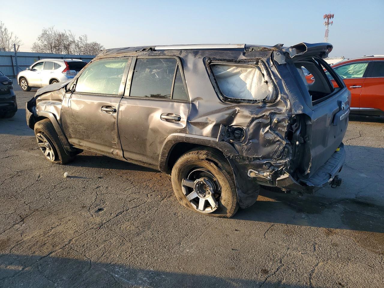 2015 Toyota 4Runner Sr5/Sr5 Premium - Image 2