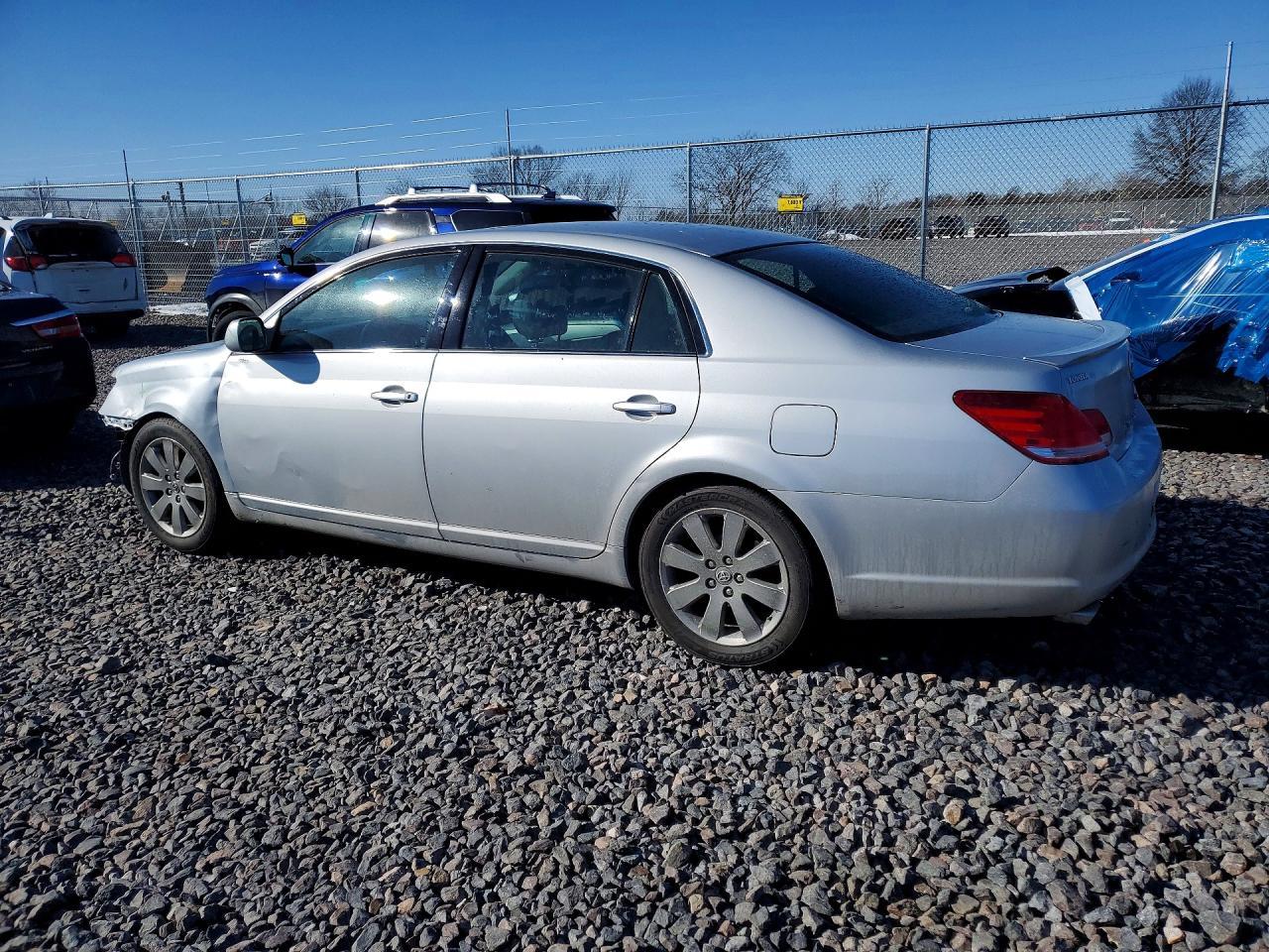 2006 Toyota Avalon Touring - Image 2