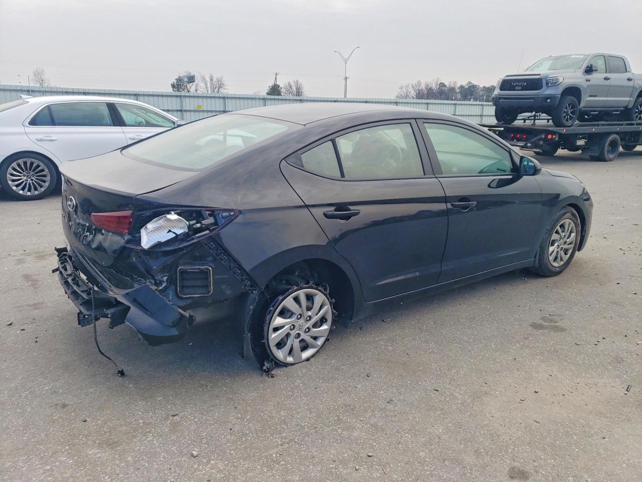 2020 Hyundai Elantra Se - Фото 3