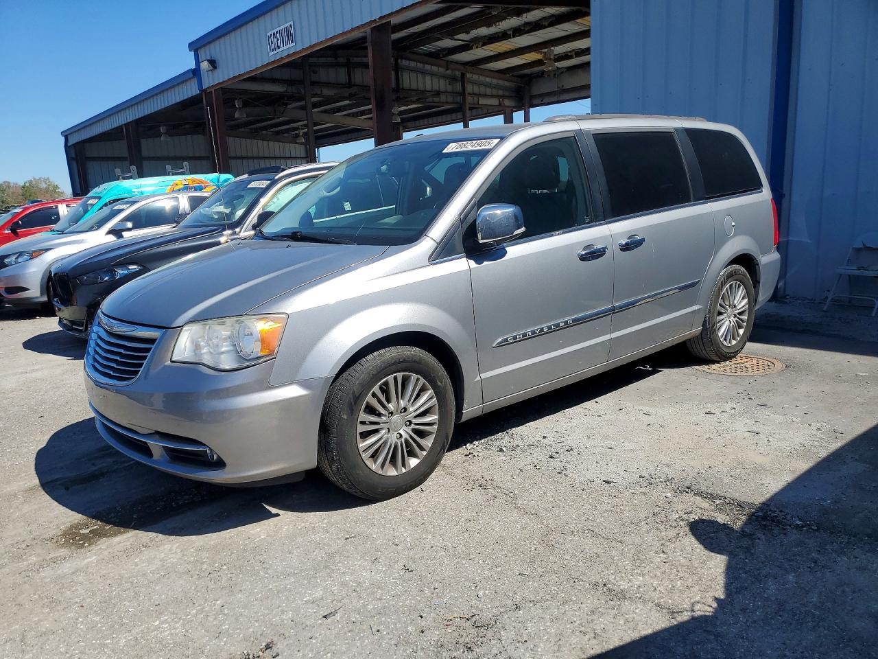 2014 Chrysler Town & Country Touring L