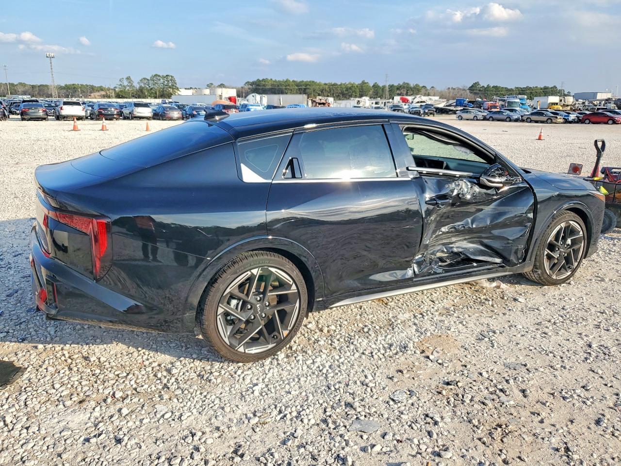 2025 Kia K4 Gt-Line - Image 3