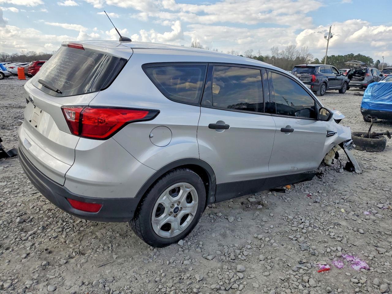 2019 Ford Escape S - Фото 3
