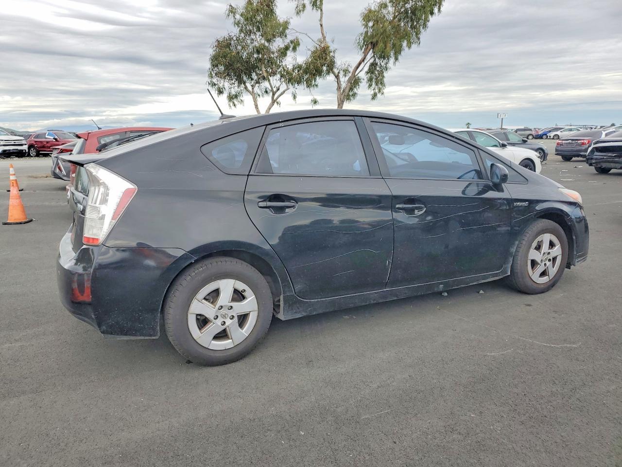 2011 Toyota Prius Four - Фото 3